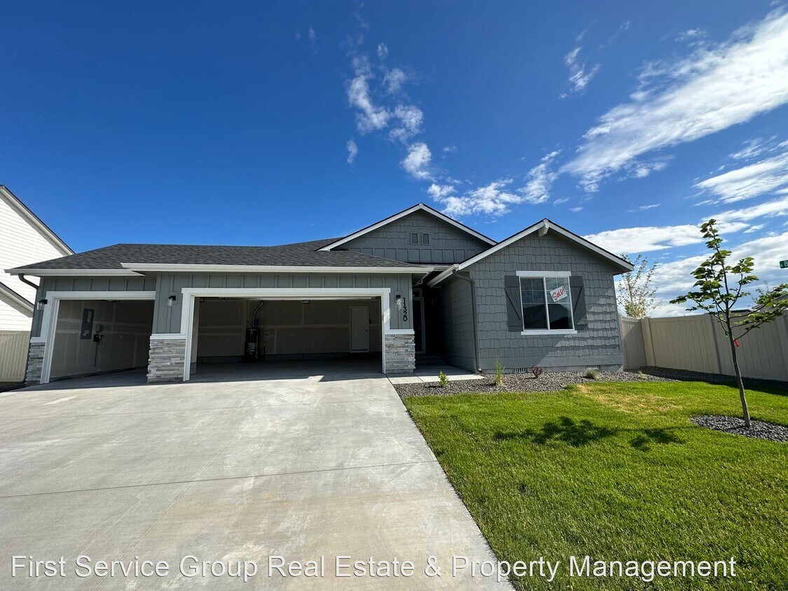 Primary Photo - 4 br, 2 bath House - 11320 W Teratai St