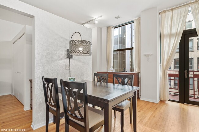 Foto del edificio - 208 W Washington St