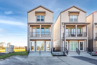 Building Photo - 498 S Centro Cir