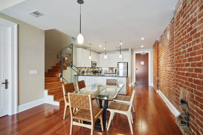 Building Photo - 822 Perdido St