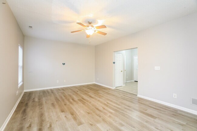 Foto del edificio - 7204 Parklake Pl