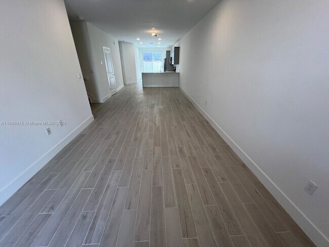 Foto del edificio - 109 NW 170th Ave
