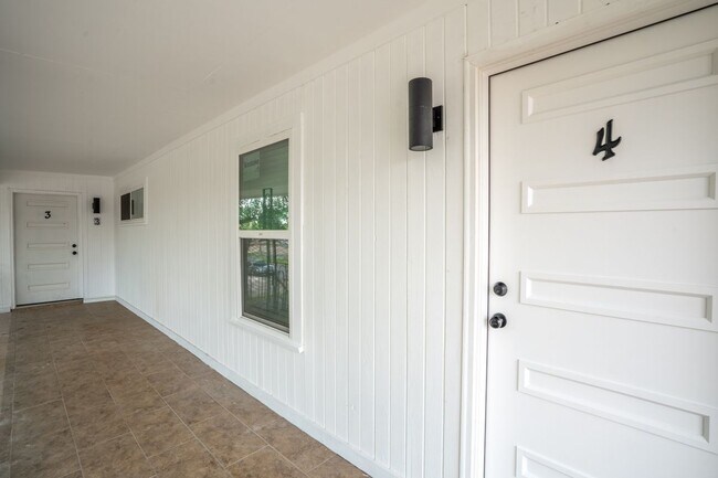Foto del edificio - 1107 Shasta Ave W