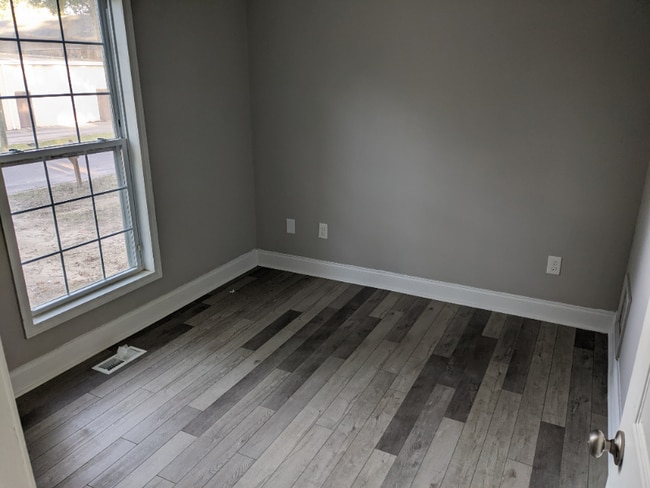 Building Photo - 5621 Button St