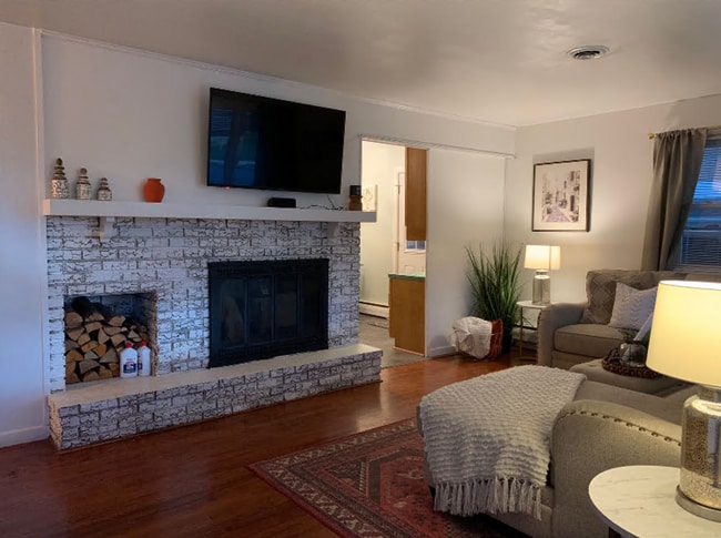 Foto del edificio - Well maintained 3bed/1.5 bath single famil...