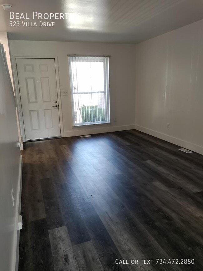 Building Photo - 523 Villa Dr