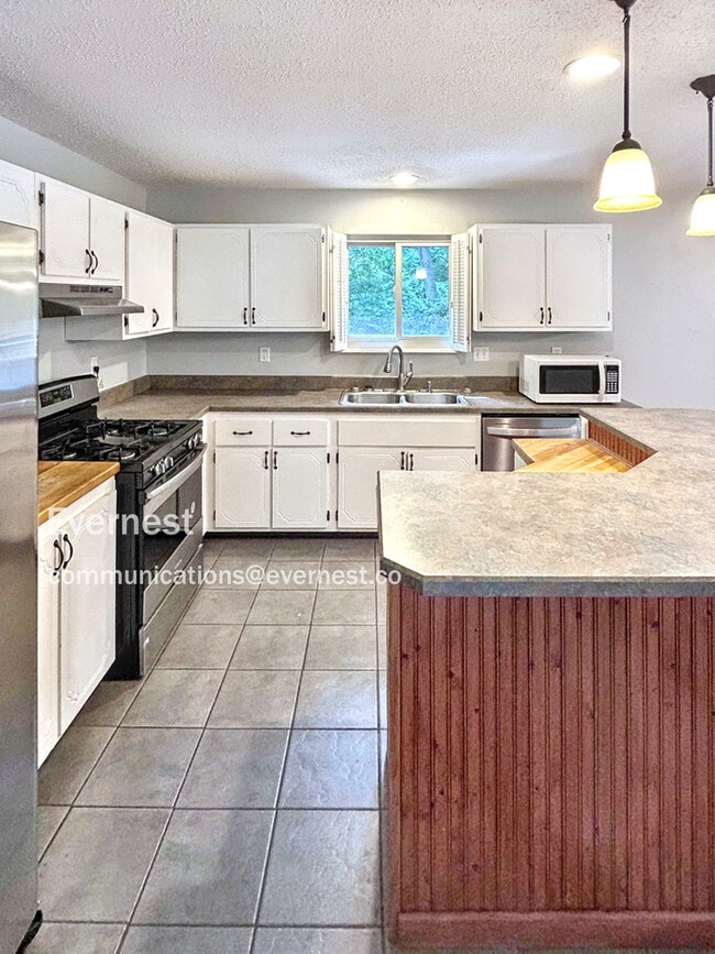 Building Photo - 2012 White Haven Dr