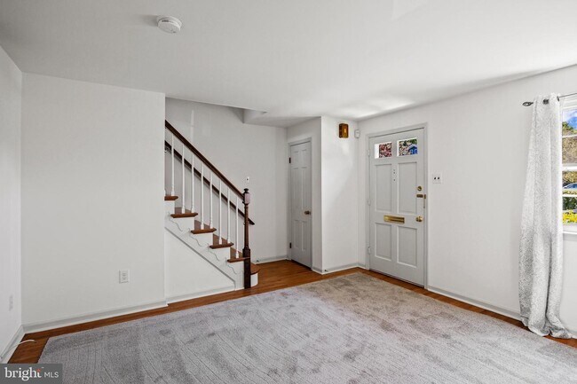 Building Photo - 135 E 3rd St