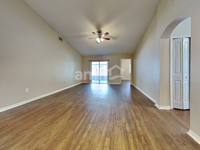 Foto del edificio - 4504 Reynolds Creek Ave