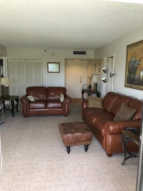 Building Photo - 6895 Willow Wood Dr