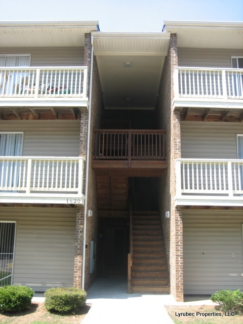 Building Photo - 1638 Arlyn Cir