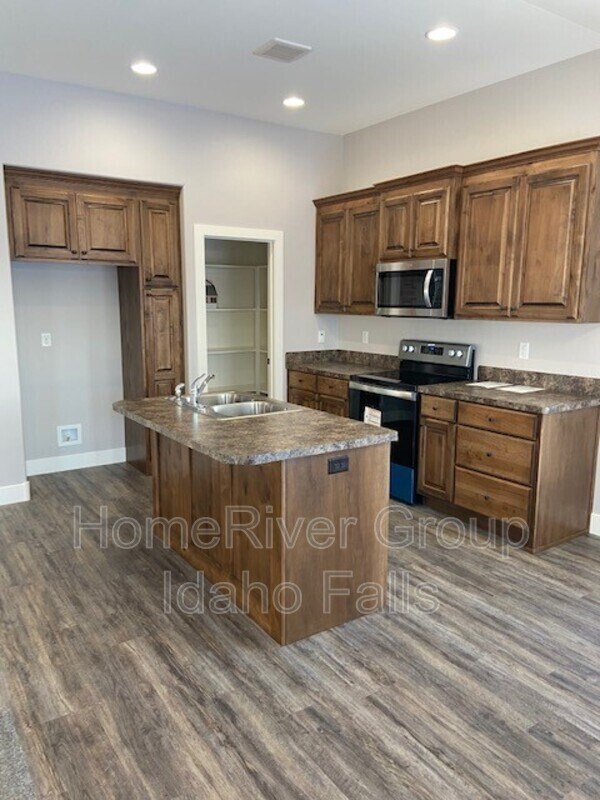 Building Photo - 3722 S Hazen Dr