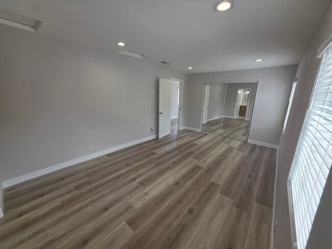 Building Photo - 10303 Arminta St