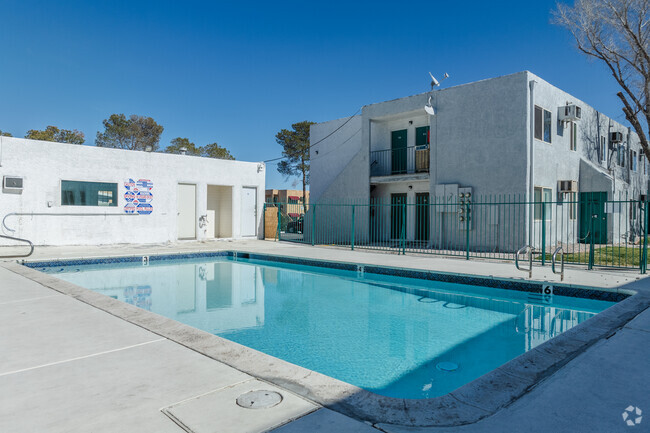 Pool Second Angle - Summer Place Apartments