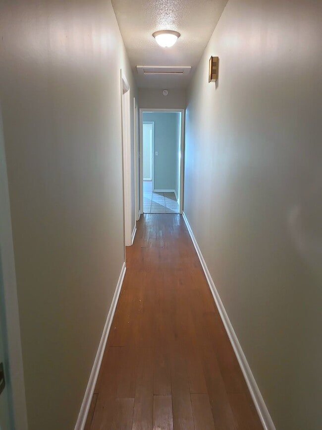 Building Photo - Updated 2 Bedroom Duplex in Brainerd – Housing Vouchers Welcome! - $350 Off Your First Month's Rent!