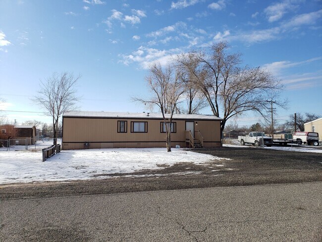 Building Photo - Cozy home located in central Silver Springs.