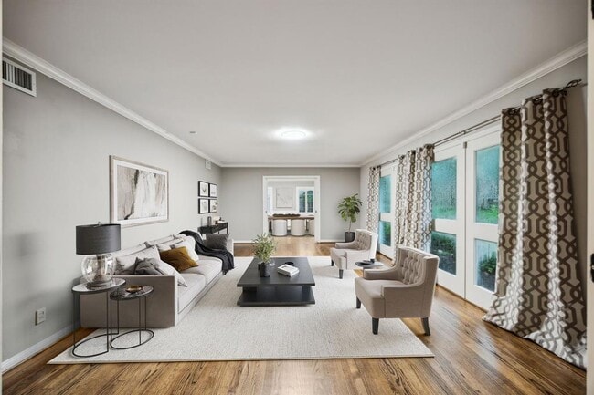 Building Photo - 5659 Chevy Chase Dr