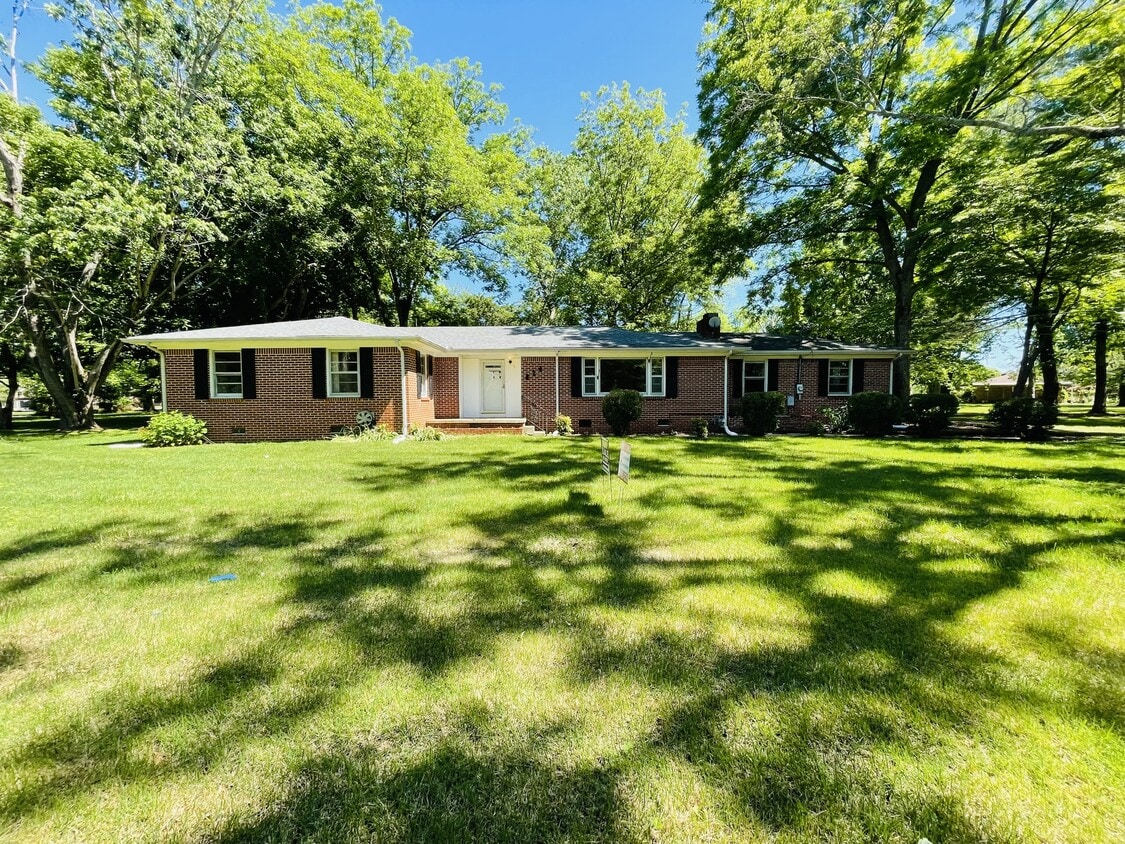 Primary Photo - 514 Flower Ln Dr
