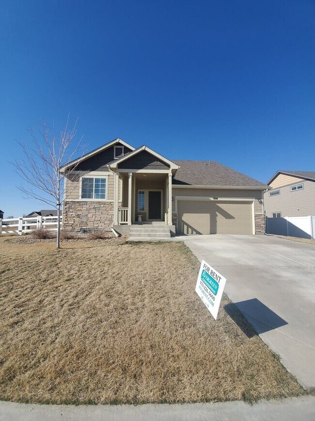 Building Photo - Village East Home available in Windsor!