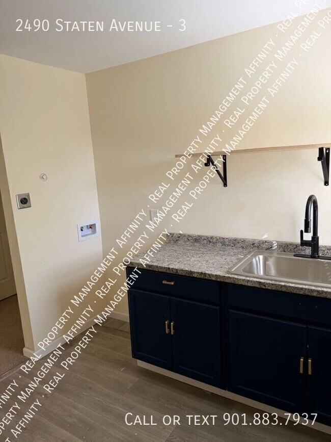 Foto del edificio - 2490 Staten Ave