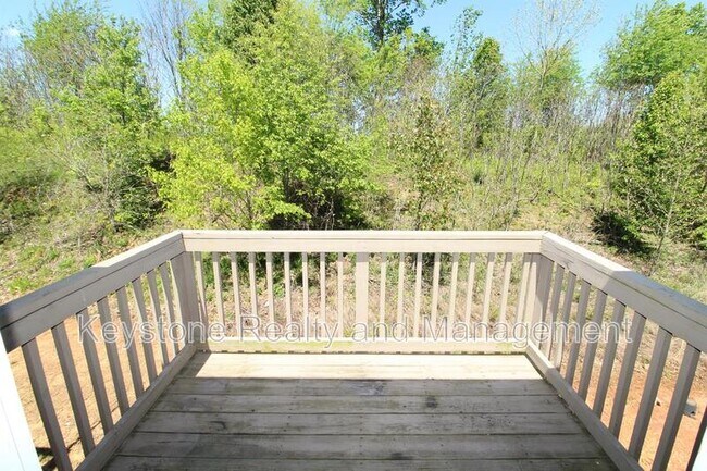Building Photo - 1721 Thistlewood Dr