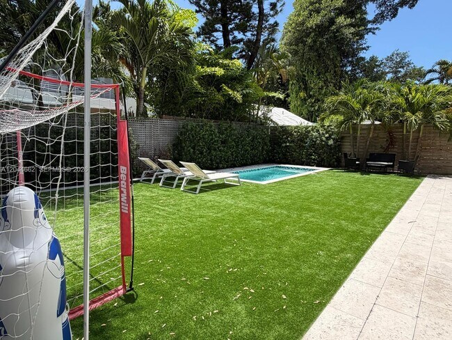 Foto del edificio - 2401 SW 16th Ct
