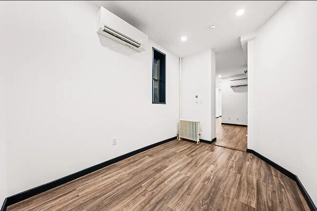 Foto del edificio - 439 W 46th St