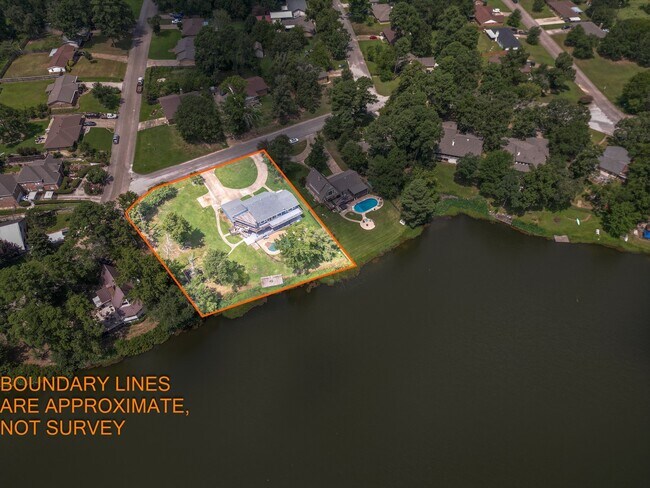 Building Photo - 830 Forest Lake W