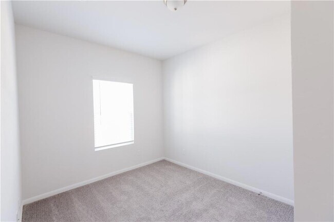 Foto del edificio - 245 Crystal Brook Dr