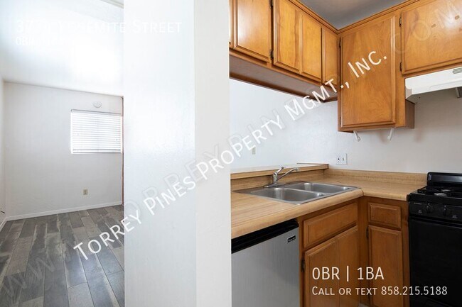Building Photo - *OPEN HOUSE: 8/3 3-4PM* PB Studio with Par...