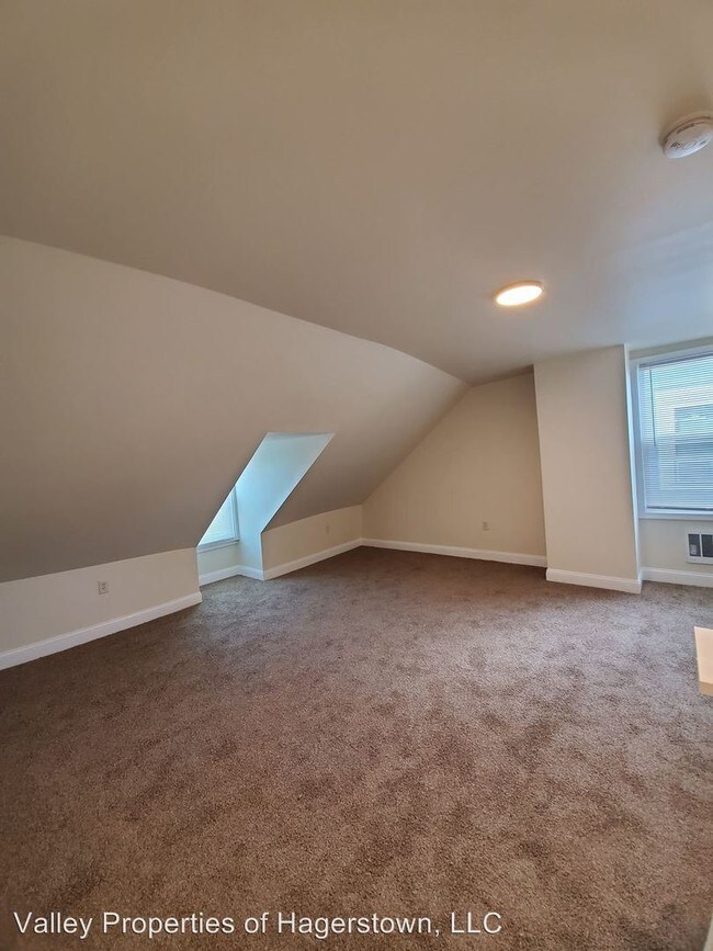 Building Photo - 337 S Burhans Blvd