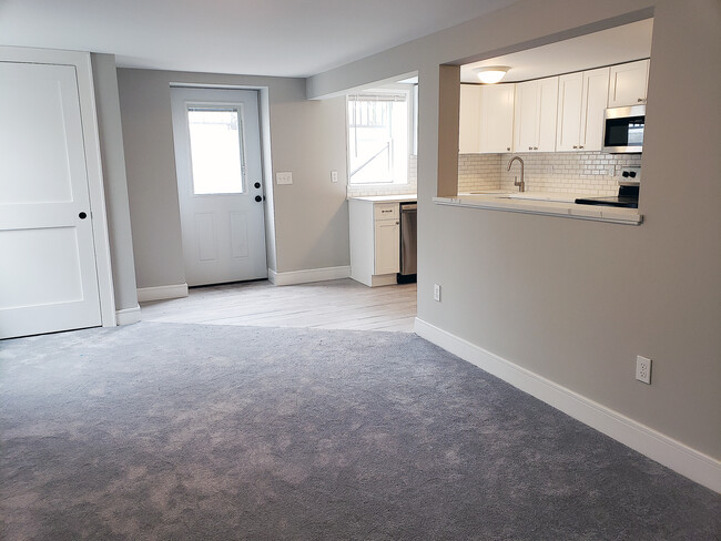 Building Photo - 3 Mill Brook Dr