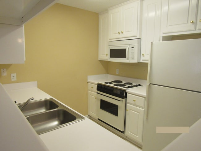 Building Photo - 50 Woodfield Pl