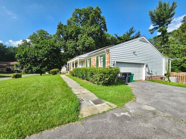Foto del edificio - Charming 4 BR/3 BA Single-Family Home in B...