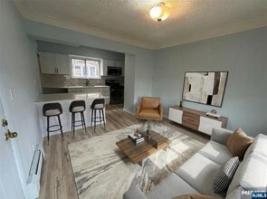 Building Photo - 8 Laird Pl