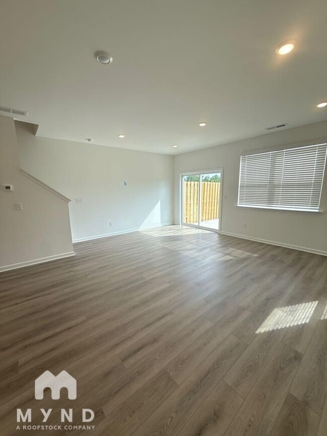 Building Photo - 253 Kenoot Dr