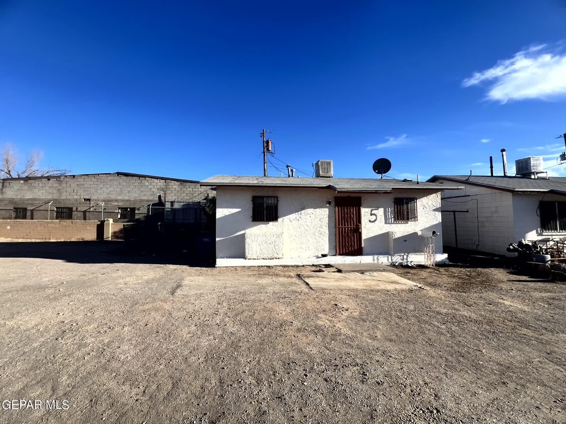 Primary Photo - 7167 N Loop Dr