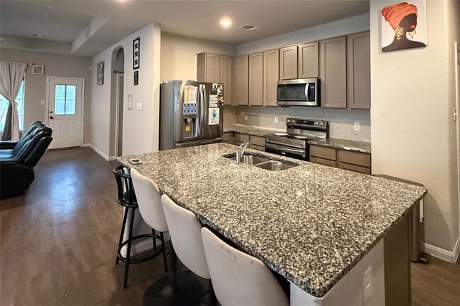 Building Photo - 5747 Cerrillos Dr