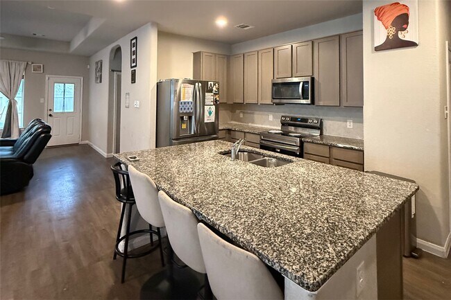 Foto del edificio - 5747 Cerrillos Dr