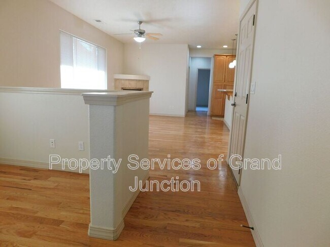 Foto del edificio - 1625 Treehaven Ct