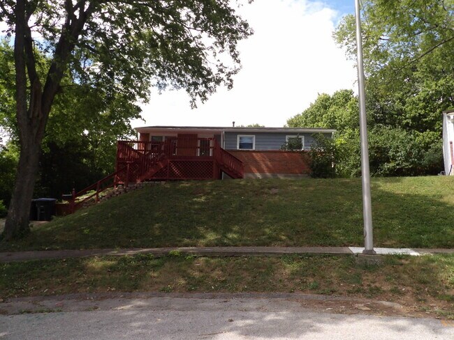 Building Photo - 135 Hickory Dr