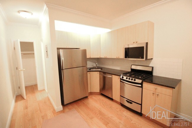 Building Photo - 156 Garfield Pl