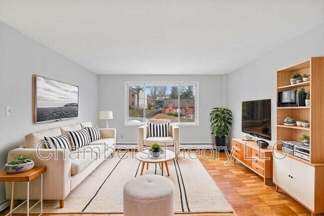 Building Photo - 945 N Barton St