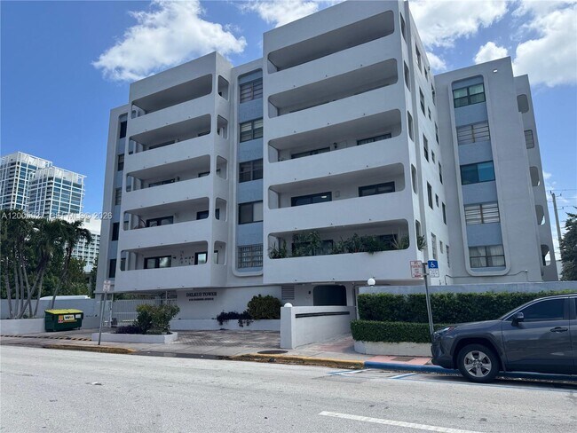 Foto del edificio - 6725 Harding Ave