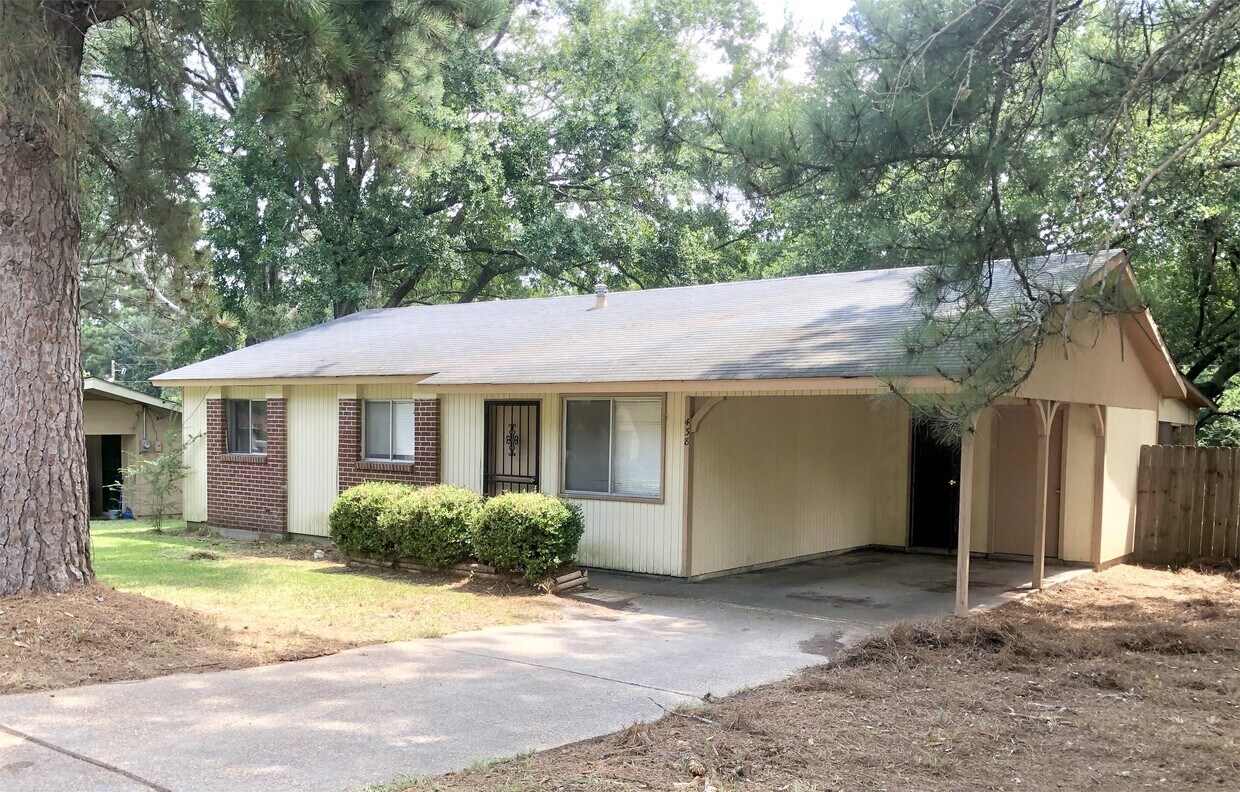 Primary Photo - 438 Queen Julianna Ln
