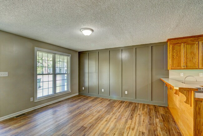 Building Photo - 800 Requa Rd