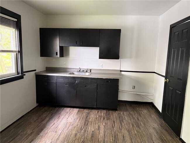 Foto del edificio - 865-869-869 Clifford Ave