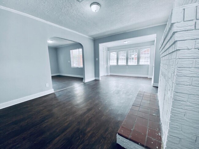Building Photo - 1471 Mitchell St