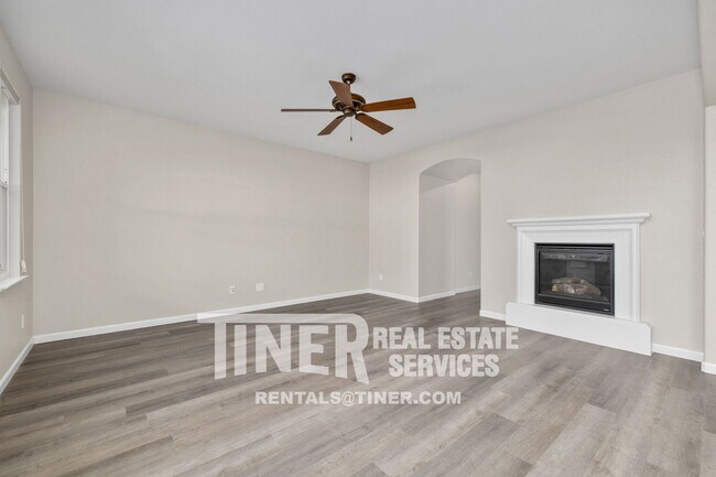 Foto del edificio - West Roseville Spacious 3 Bedroom Home