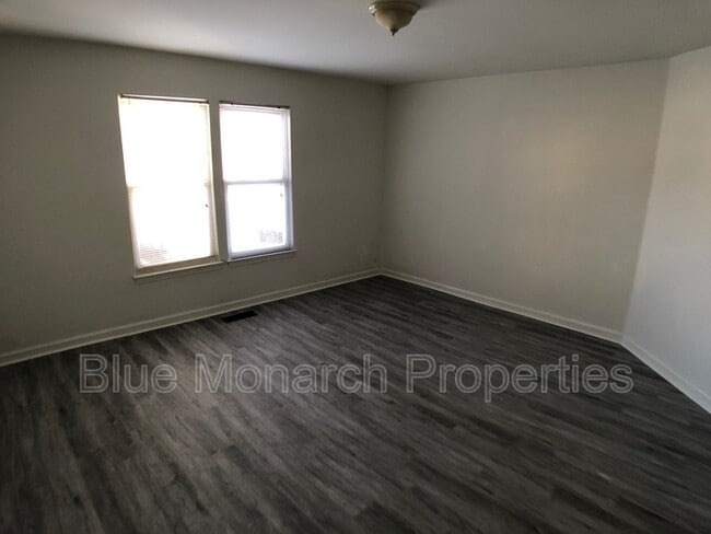 Foto del edificio - 305 Rogers Lake Rd